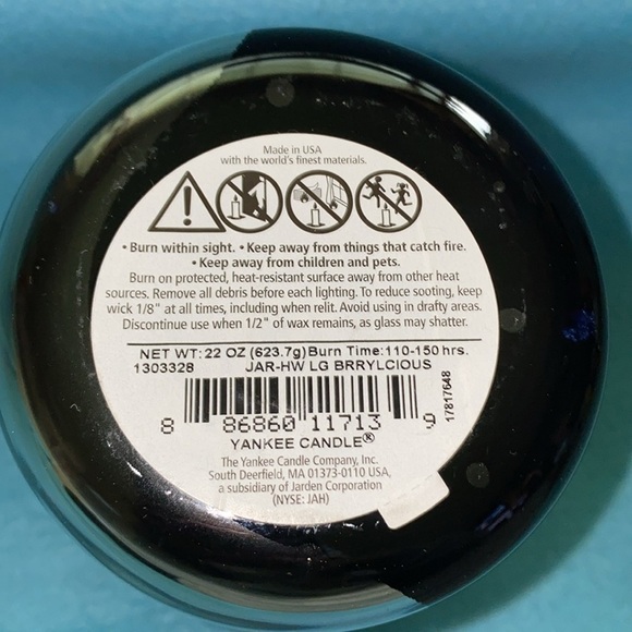 YANKEE Berrylicious 22 oz. CANDLE RARE
SCENT - Picture 4 of 6